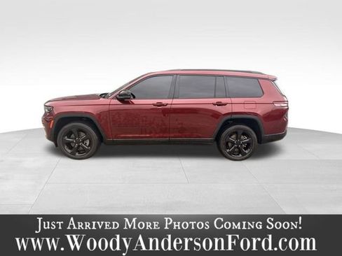 Used 2023 Jeep Grand Cherokee L Limited w/ Luxury Tech Group II AWD/4WD image 3