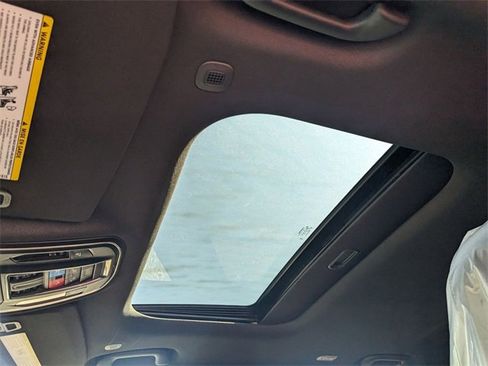 New 2025 Jeep Grand Cherokee L Altitude image 9