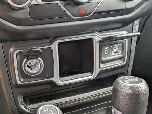 Used 2021 Jeep Wrangler Unlimited Willys image 25