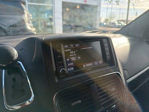 Used 2018 Dodge Grand Caravan SE w/ UConnect Hands-Free Group image 10