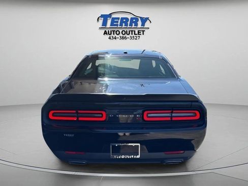 Used 2023 Dodge Challenger SXT image 3
