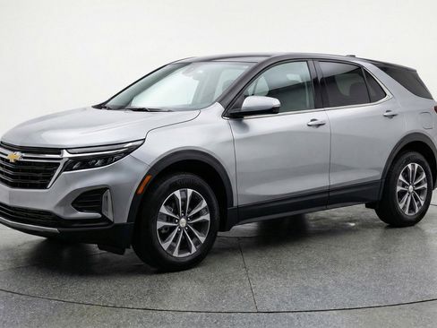 Used 2025 Chevrolet Equinox LT image 3