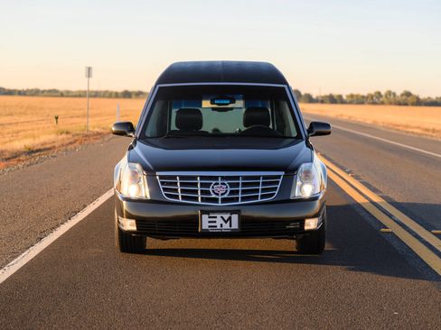 Used 2009 Cadillac DTS Hearse FWD image 19