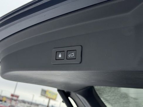 Used 2024 Subaru Ascent Limited w/ Technology Package image 39