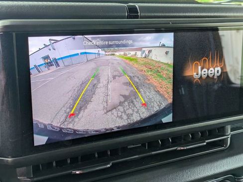 Certified 2025 Jeep Wrangler Unlimited Rubicon 4xe w/ Convenience Group AWD/4WD image 26