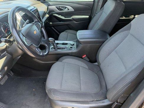 Used 2022 Chevrolet Traverse LT FWD image 15