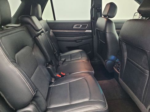 Used 2016 Ford Explorer Limited image 19