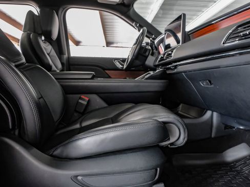 Used 2024 Lincoln Navigator Reserve image 32