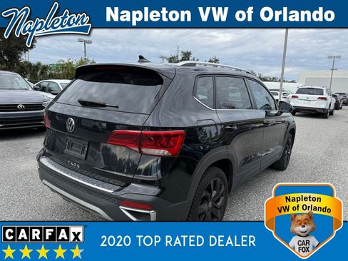 Used 2023 Volkswagen Taos SE w/ Panoramic Sunroof Package image 6