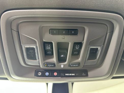 Used 2021 Chevrolet Silverado 1500 LT Trail Boss w/ Convenience Package II AWD/4WD image 18
