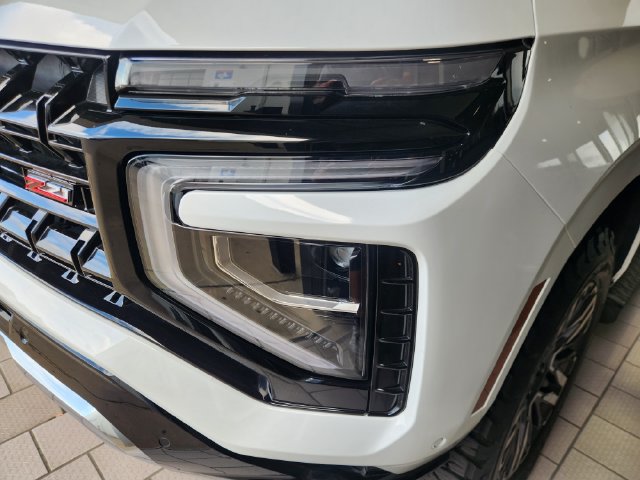 Used 2026 Chevrolet Tahoe Z71 w/ Comfort Package AWD/4WD image 7