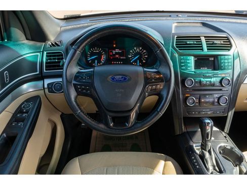Used 2017 Ford Explorer XLT image 20