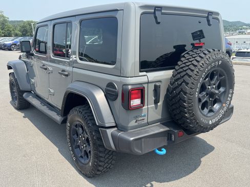 Used 2023 Jeep Wrangler Unlimited w/ Sun & Screen Package AWD/4WD image 10