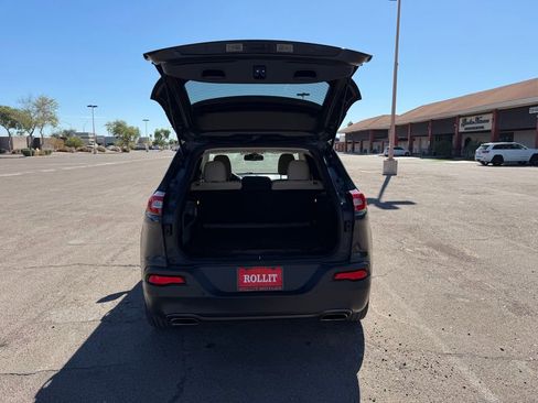 Used 2017 Jeep Cherokee 75th Anniversary image 12