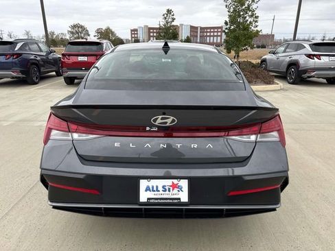 New 2026 Hyundai Elantra SEL Sport Premium FWD image 9