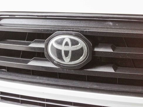 Used 2022 Toyota Tacoma SR w/ SR Convenience Package image 5