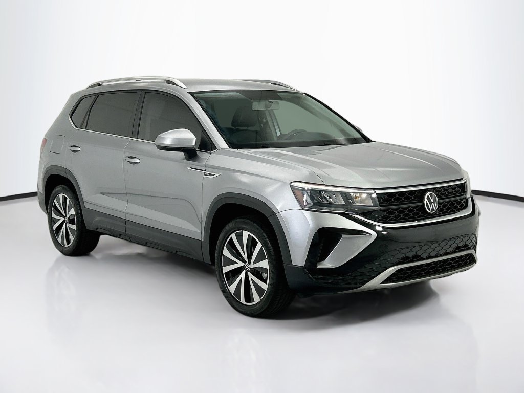 Used 2022 Volkswagen Taos SE FWD image 3