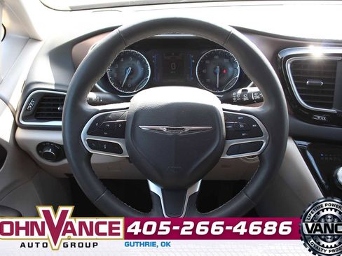 Used 2023 Chrysler Voyager LX image 25