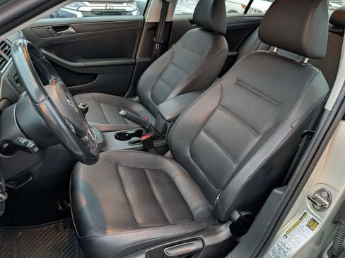 Used 2011 Volkswagen Jetta SE image 16