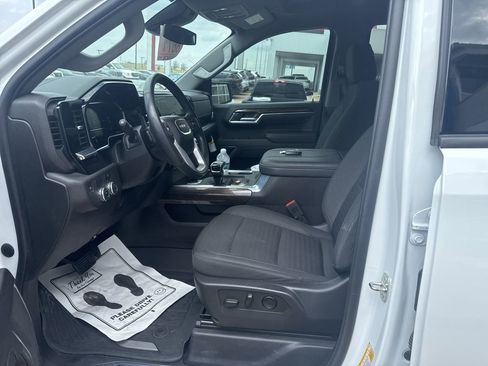 Used 2023 GMC Sierra 1500 Elevation w/ LPO, Elevation Black Package image 8