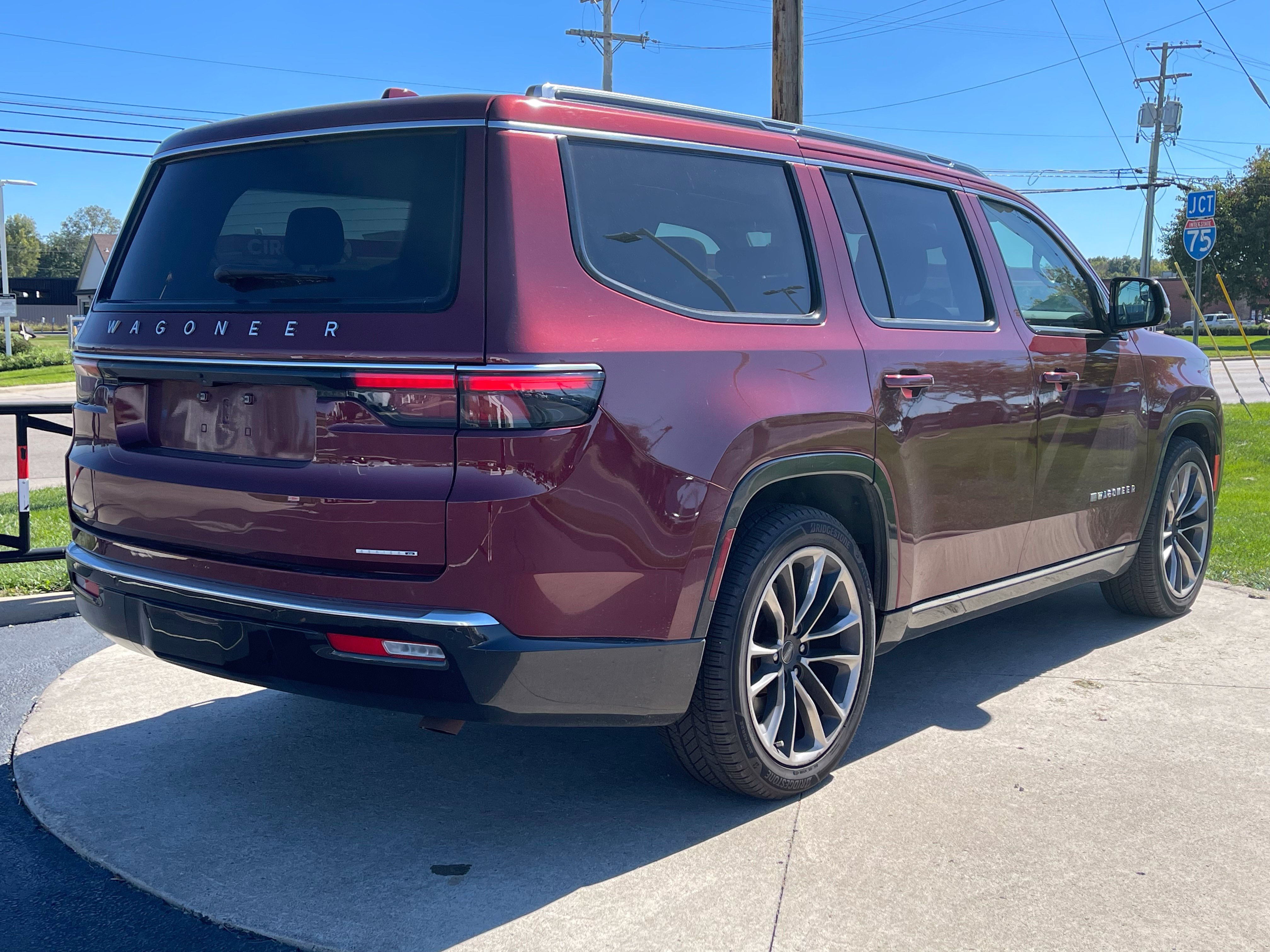 Used 2022 Jeep Wagoneer Series III w/ Premium Group I AWD/4WD image 7