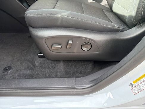 New 2026 Chevrolet Traverse LT image 14