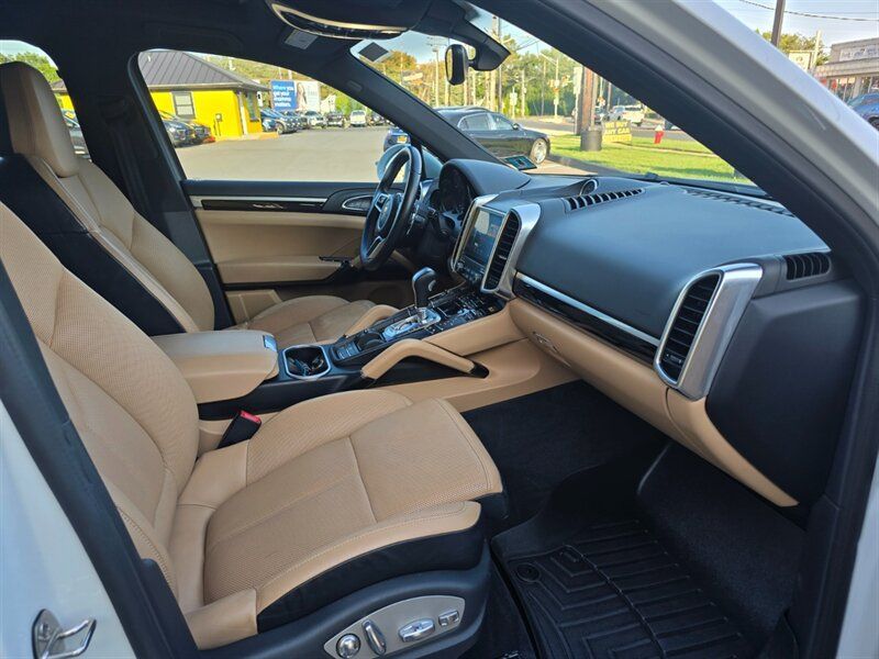 Used 2018 Porsche Cayenne AWD/4WD image 14