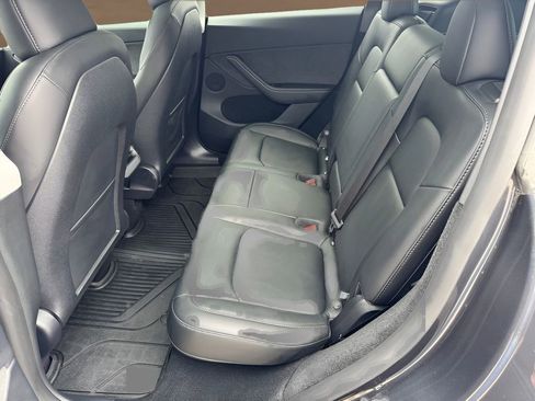 Used 2024 Tesla Model Y Long Range RWD image 19
