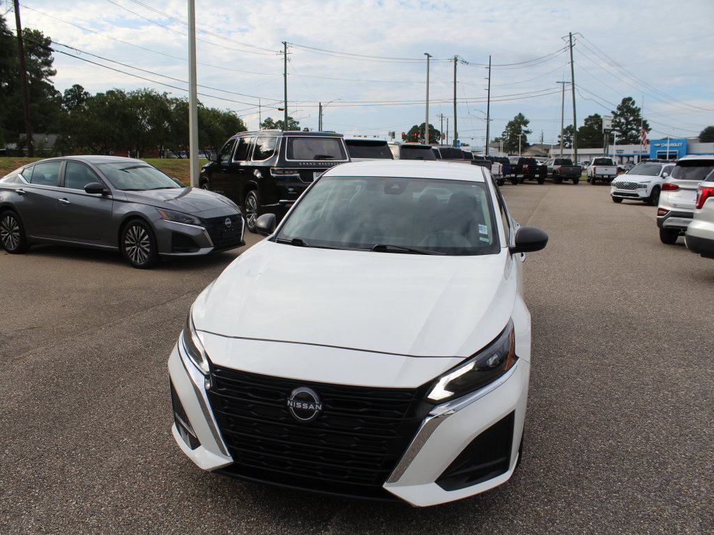 Used 2024 Nissan Altima 2.5 S FWD image 4