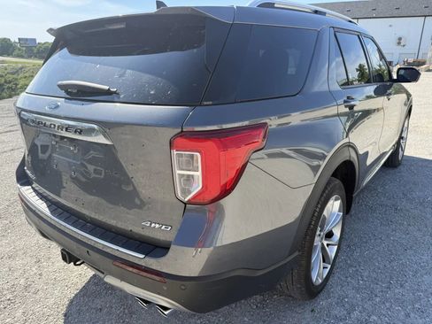 Used 2023 Ford Explorer Platinum w/ Technology Package AWD/4WD image 4