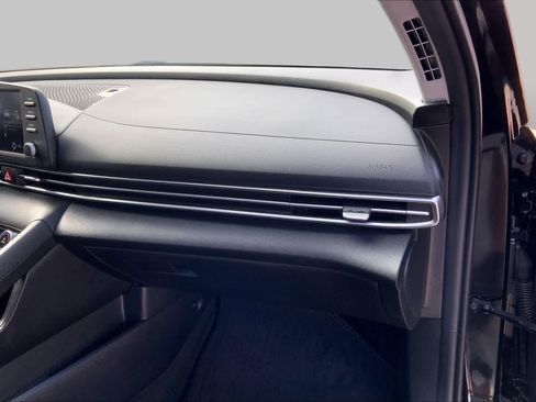 Certified 2023 Hyundai Elantra SEL FWD image 18