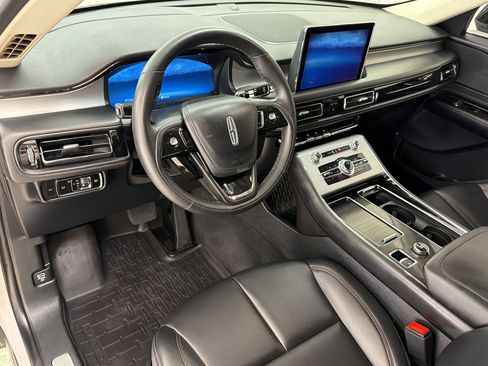 Used 2023 Lincoln Aviator 2WD image 4