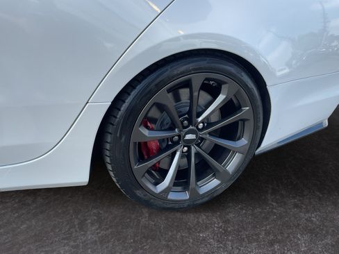Used 2018 Cadillac CTS V w/ Luxury Package RWD image 9