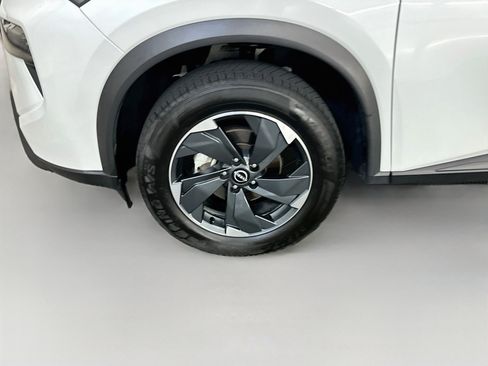 Used 2025 Nissan Rogue SV AWD/4WD image 11