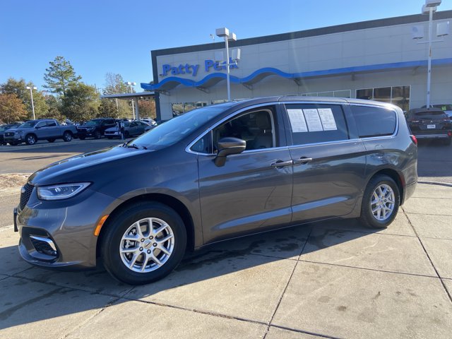 Used 2023 Chrysler Pacifica Touring-L FWD image 6