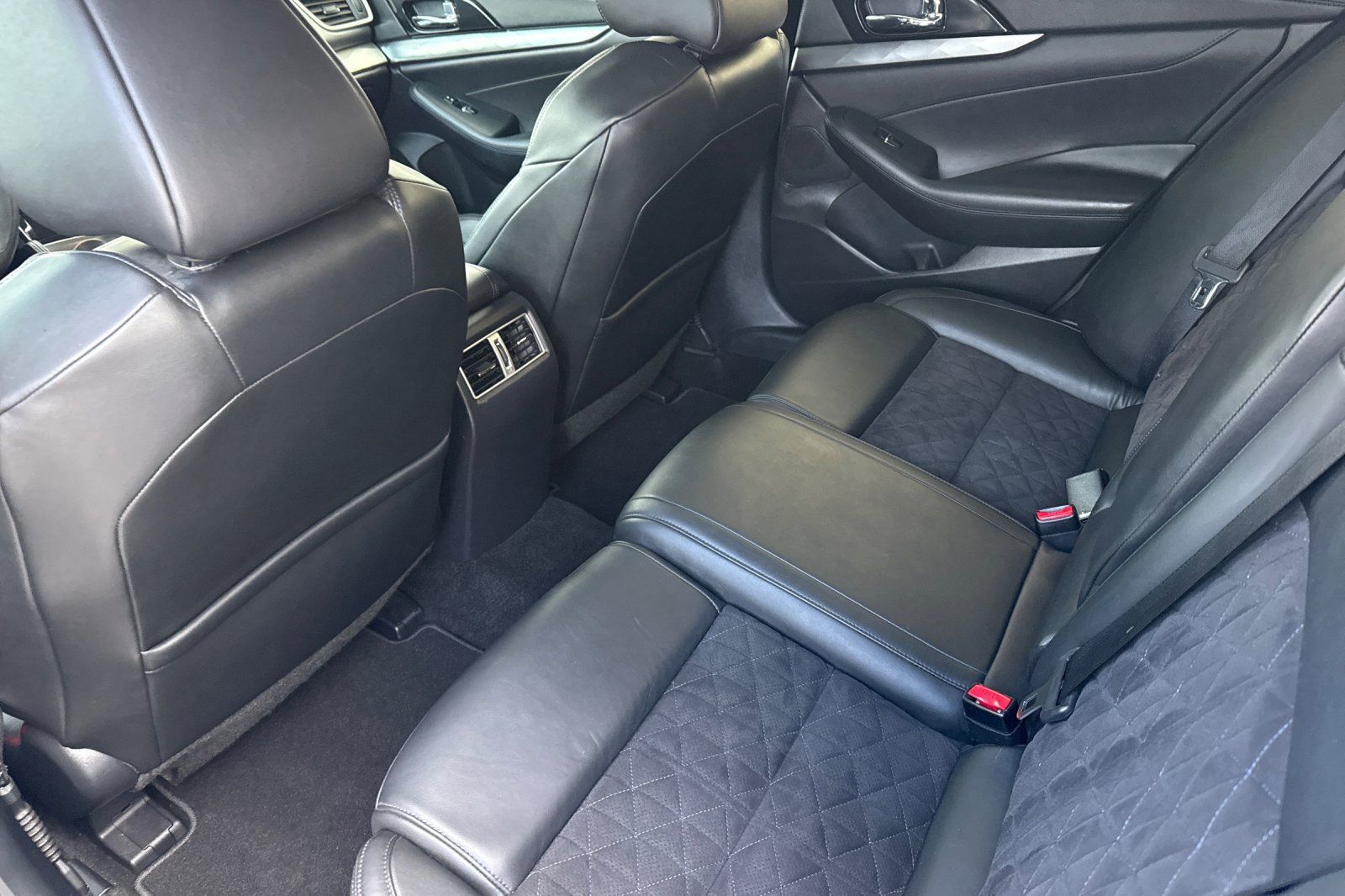 Used 2017 Nissan Maxima SR w/ Midnight Edition FWD image 12