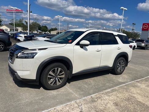Used 2023 Nissan Pathfinder SL FWD image 3