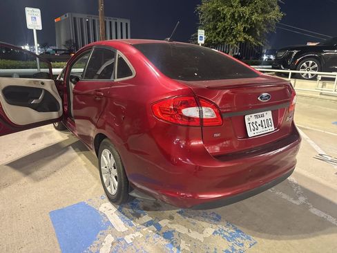 Used 2013 Ford Fiesta SE image 4