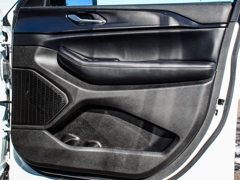 Used 2024 Jeep Grand Cherokee Altitude image 13