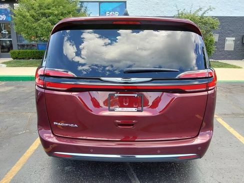 Used 2023 Chrysler Pacifica Touring-L FWD image 34