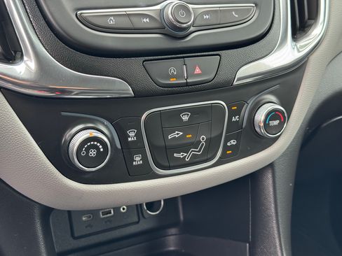 Used 2022 Chevrolet Equinox LS AWD/4WD image 29