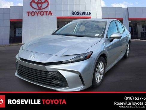 Used 2025 Toyota Camry LE image 1