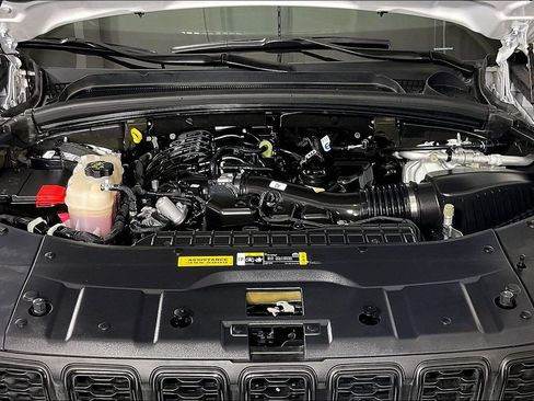 Used 2023 Jeep Grand Cherokee L Laredo image 13