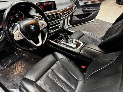 Used 2021 BMW 750i xDrive AWD/4WD image 32