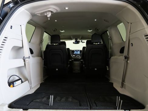 Used 2024 Chrysler Pacifica Touring-L FWD image 29