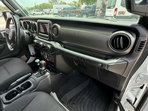 Used 2022 Jeep Wrangler Sport AWD/4WD image 15