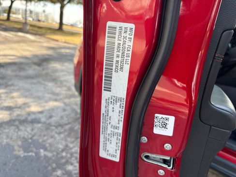 Used 2025 Jeep Compass Trailhawk image 23