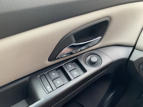 Used 2014 Chevrolet Cruze LS FWD image 11