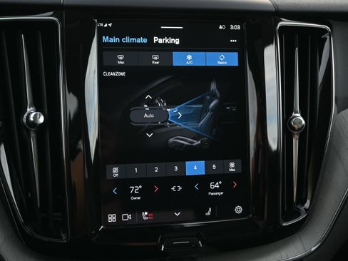 Used 2025 Volvo XC60 B5 Plus image 21