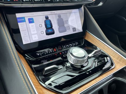 Used 2024 Jeep Grand Wagoneer Series III image 21